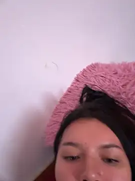 RoxanaBorns  online show from 10, 4, 2026