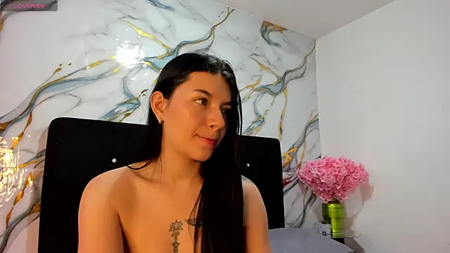 Snapshot of RoxanaBorns_ chatting on 30, 6, 2026 RoxanaBorns online show from 30, 6, 2026