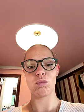 Snapshot of Wildmaca chatting on 20, 10, 2025 Wildmaca online show from 20, 10, 2025