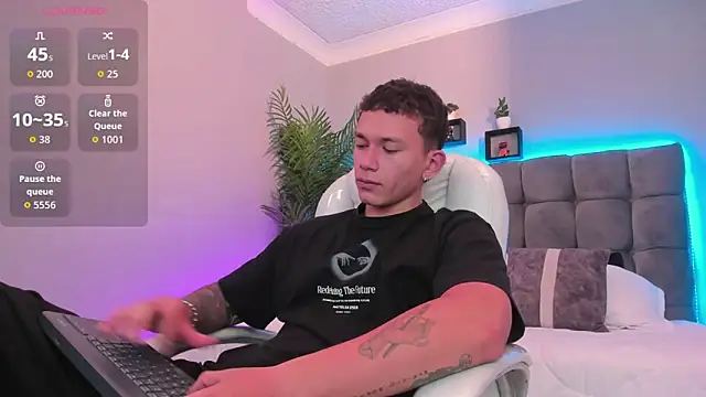 Snapshot of Thomas_moon chatting on 4, 5, 2026 Thomas moon online show from 4, 5, 2026