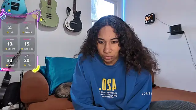 Snapshot of onlystrings chatting on 7, 1, 2026 onlystrings online show from 7, 1, 2026