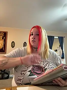 Snapshot of vanessraine chatting on 28, 5, 2026 vanessraine online show from 28, 5, 2026