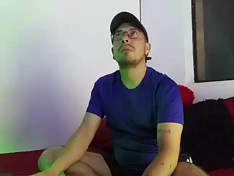 Snapshot of Letorres96 chatting on 10, 4, 2026 Letorres96 online show from 10, 4, 2026