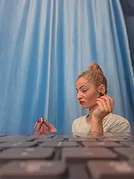 Snapshot of aellabeyonce chatting on 28, 11, 2025 aellabeyonce online show from 28, 11, 2025
