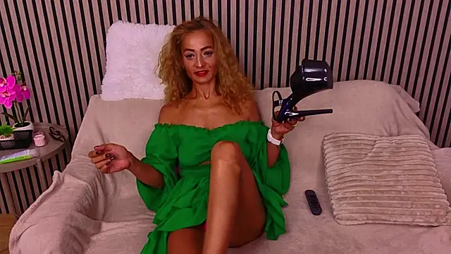 Snapshot of aellabeyonce chatting on 27, 7, 2026 aellabeyonce online show from 27, 7, 2026