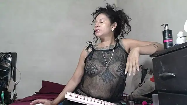 Snapshot of CataleyaRosee chatting on 27, 4, 2026 CataleyaRosee online show from 27, 4, 2026
