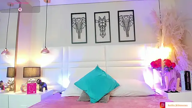 Viollet xoxo online show from 13, 11, 2025