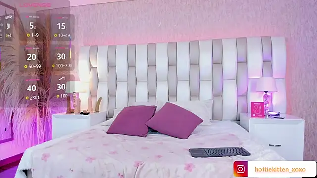 Viollet xoxo online show from 17, 2, 2026