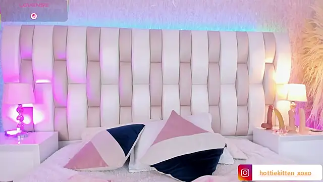 Viollet xoxo online show from 28, 2, 2026