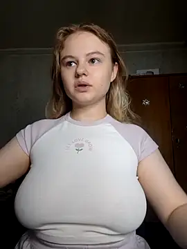 Snapshot of SlipperSherry chatting on 9, 9, 2025 SlipperSherry online show from 9, 9, 2025