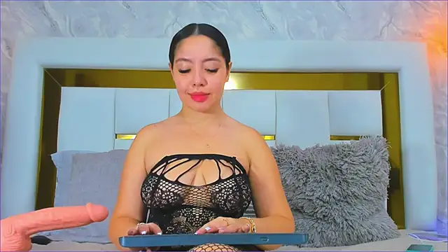 MiaFarkash online show from 19, 9, 2025