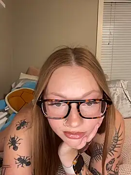 Snapshot of kelsred12 chatting on 3, 11, 2025 kelsred12 online show from 3, 11, 2025