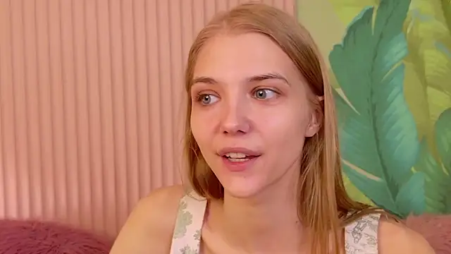 4example Chloe online show from 2, 4, 2026