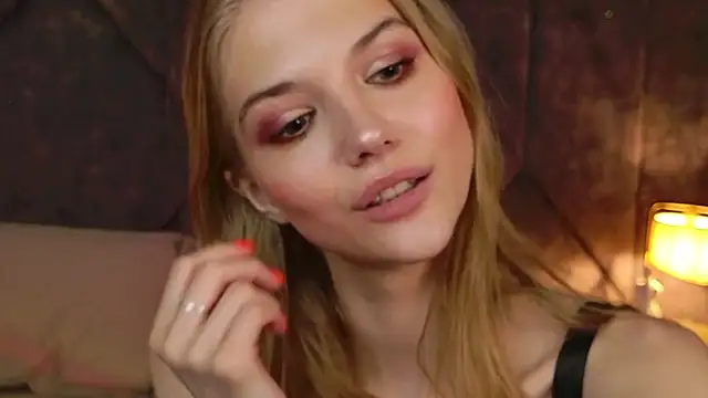 4example Chloe online show from 11, 4, 2026