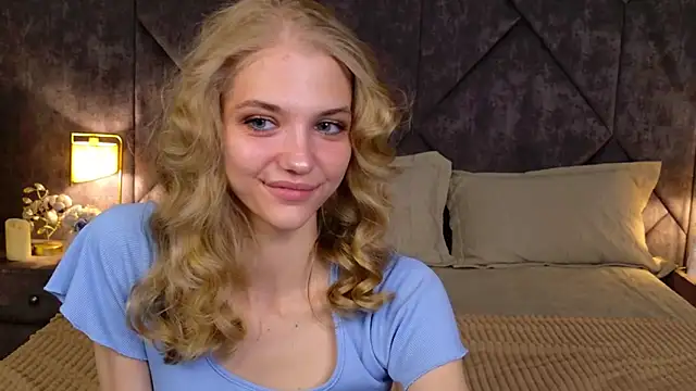Snapshot of 4example_Chloe chatting on 18, 4, 2026 4example Chloe online show from 18, 4, 2026