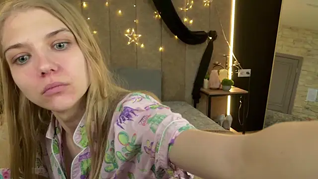 Snapshot of 4example_Chloe chatting on 20, 4, 2026 4example Chloe online show from 20, 4, 2026