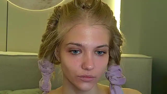 Snapshot of 4example_Chloe chatting on 21, 4, 2026 4example Chloe online show from 21, 4, 2026