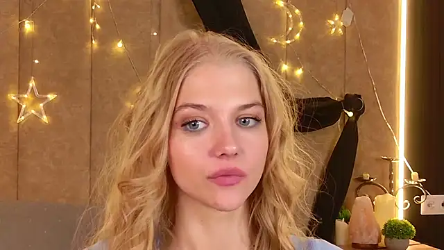 Snapshot of 4example_Chloe chatting on 23, 4, 2026 4example Chloe online show from 23, 4, 2026
