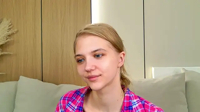 Snapshot of 4example_Chloe chatting on 6, 5, 2026 4example Chloe online show from 6, 5, 2026