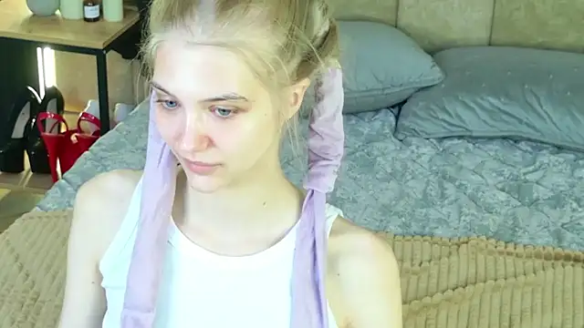 Snapshot of 4example_Chloe chatting on 8, 5, 2026 4example Chloe online show from 8, 5, 2026