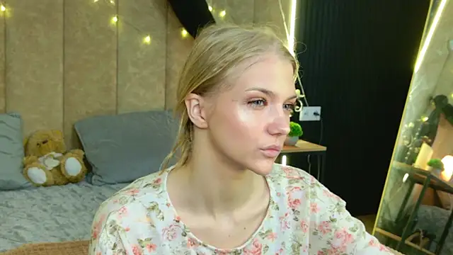 Snapshot of 4example_Chloe chatting on 16, 5, 2026 4example Chloe online show from 16, 5, 2026