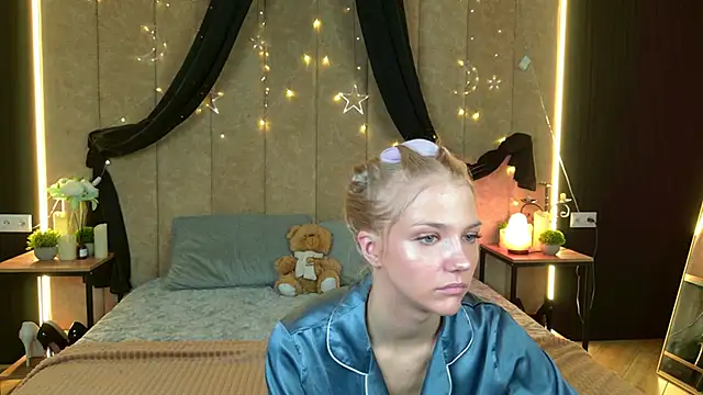 Snapshot of 4example_Chloe chatting on 17, 5, 2026 4example Chloe online show from 17, 5, 2026