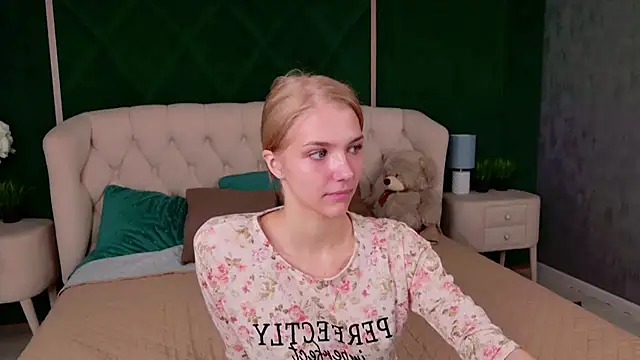 Snapshot of 4example_Chloe chatting on 2, 6, 2026 4example Chloe online show from 2, 6, 2026