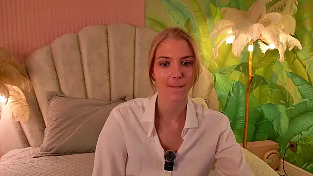 Snapshot of 4example_Chloe chatting on 15, 6, 2026 4example Chloe online show from 15, 6, 2026