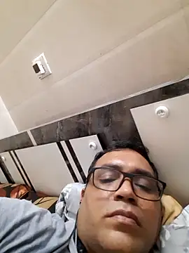 Snapshot of Hot-boy077 chatting on 18, 3, 2026 Hot-boy077 online show from 18, 3, 2026