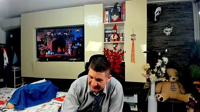 SpartacusDaddy48 online show from 7, 4, 2026