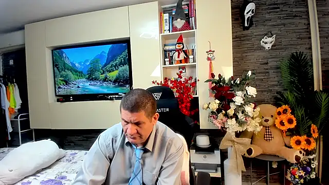 Snapshot of SpartacusDaddy48 chatting on 18, 5, 2026 SpartacusDaddy48 online show from 18, 5, 2026
