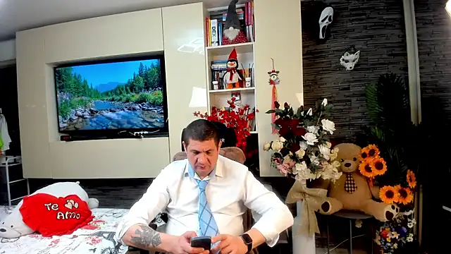 Snapshot of SpartacusDaddy48 chatting on 25, 5, 2026 SpartacusDaddy48 online show from 25, 5, 2026
