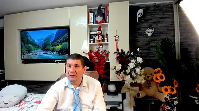 Snapshot of SpartacusDaddy48 chatting on 27, 5, 2026 SpartacusDaddy48 online show from 27, 5, 2026