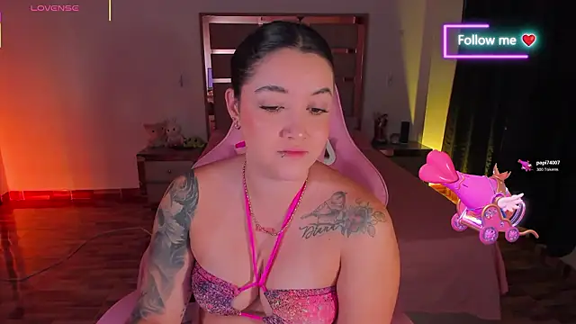 Snapshot of lunaarose chatting on 10, 2, 2026 lunaarose online show from 10, 2, 2026