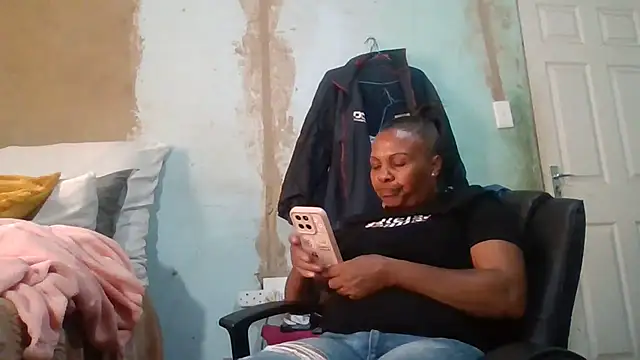 Snapshot of Nicky52 chatting on 12, 4, 2026 Nicky52 online show from 12, 4, 2026