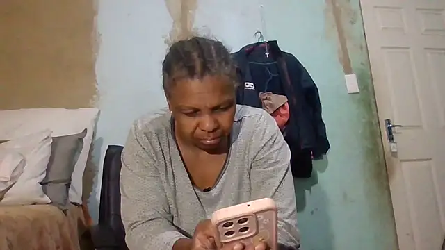 Snapshot of Nicky52 chatting on 13, 5, 2026 Nicky52 online show from 13, 5, 2026