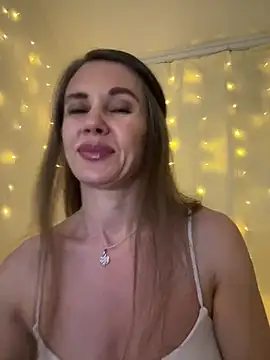 Snapshot of LucieMack chatting on 24, 6, 2026 LucieMack online show from 24, 6, 2026