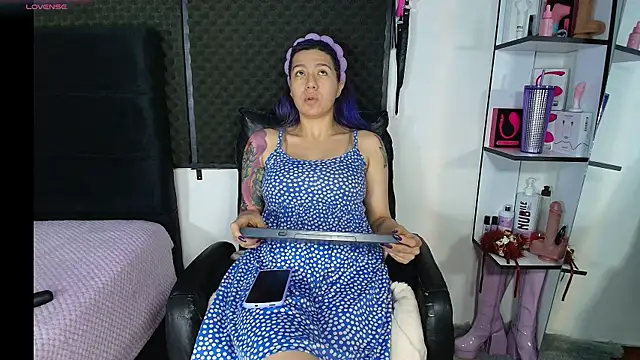 Snapshot of karlamoon23 chatting on 8, 3, 2026 karlamoon23 online show from 8, 3, 2026