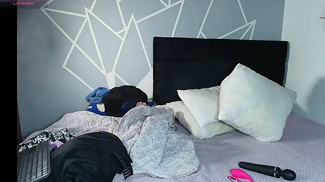 Snapshot of karlamoon23 chatting on 25, 3, 2026 karlamoon23 online show from 25, 3, 2026