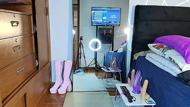 Snapshot of karlamoon23 chatting on 1, 4, 2026 karlamoon23 online show from 1, 4, 2026