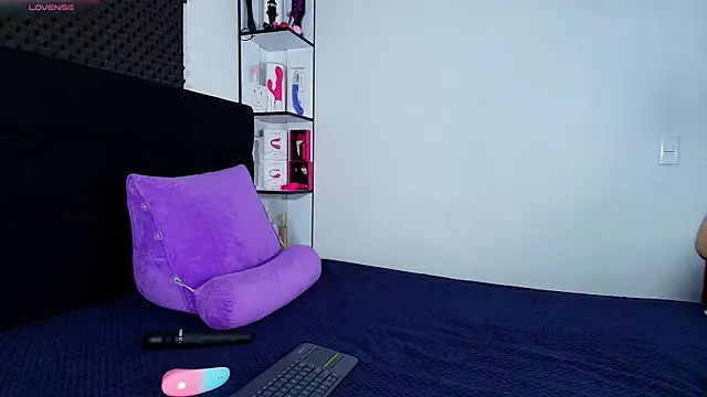 Snapshot of karlamoon23 chatting on 9, 4, 2026 karlamoon23 online show from 9, 4, 2026