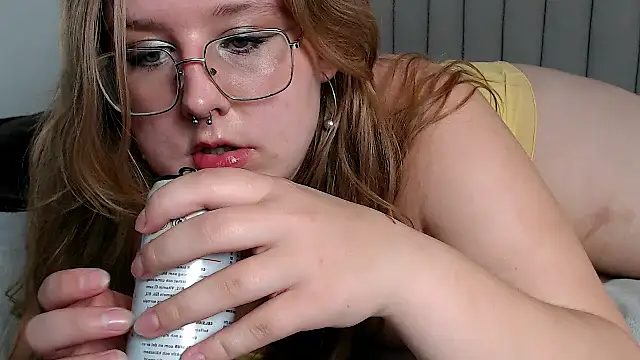 Snapshot of AgnesRoseCams chatting on 3, 10, 2025 AgnesRoseCams online show from 3, 10, 2025