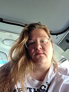 Snapshot of Love86Emily chatting on 5, 5, 2026 Love86Emily online show from 5, 5, 2026