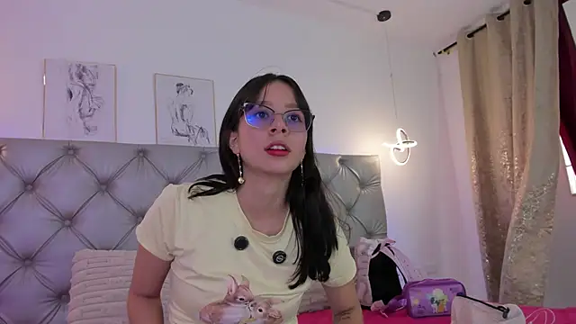 Snapshot of Naughty_Couple83 chatting on 1, 5, 2026 Naughty Couple83 online show from 1, 5, 2026