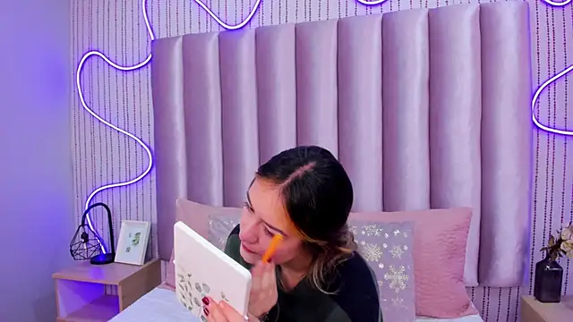 SamanthaPeachss online show from 7, 11, 2025