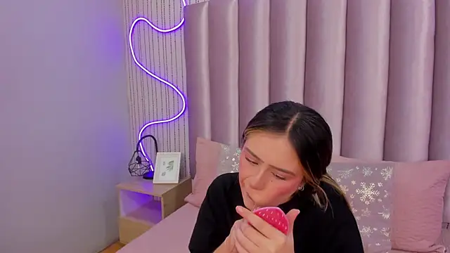 SamanthaPeachss online show from 18, 11, 2025