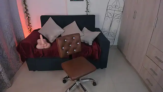 Snapshot of mishelkrave_ chatting on 10, 10, 2025 mishelkrave online show from 10, 10, 2025