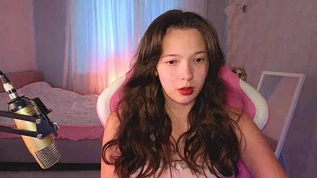 Snapshot of yuna_sunshy chatting on 18, 7, 2026 yuna sunshy online show from 18, 7, 2026