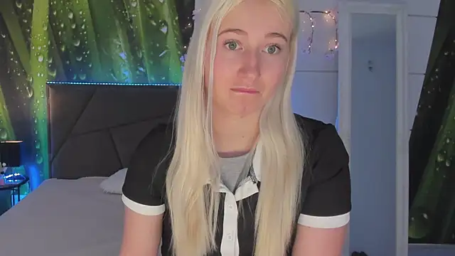 HollyTailors online show from 6, 3, 2026