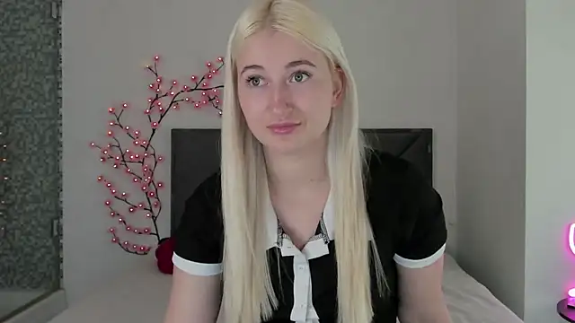 HollyTailors online show from 22, 3, 2026